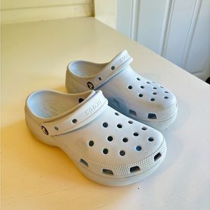 Platform crocs light blue